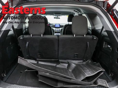 Used 2021 Ford Explorer XLT image 9