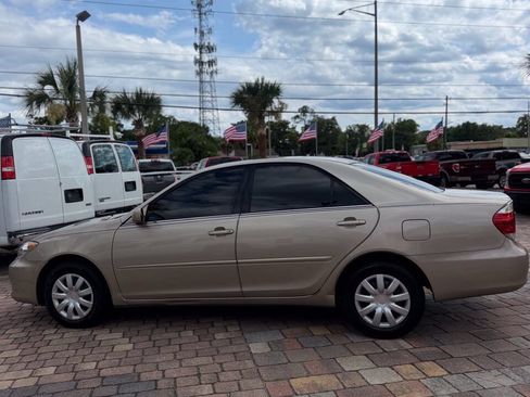 Used 2005 Toyota Camry LE FWD image 10