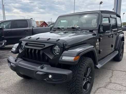 Used 2019 Jeep Wrangler Unlimited Sahara w/ Dual Top Group AWD/4WD image 2