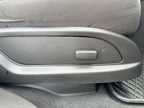 Used 2016 GMC Acadia SLE image 20