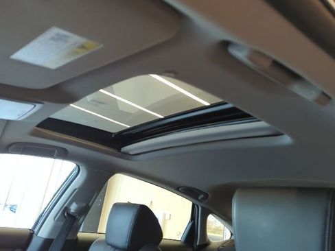 Used 2018 Honda Accord Touring image 10