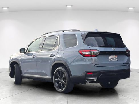 Used 2025 Honda Pilot Black Edition image 5