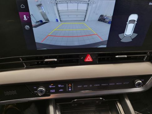 Used 2025 Kia Sportage EX image 14