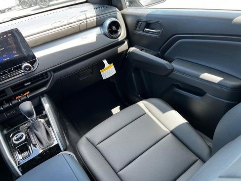 New 2025 Chevrolet Colorado LT w/ LT Convenience Package image 8