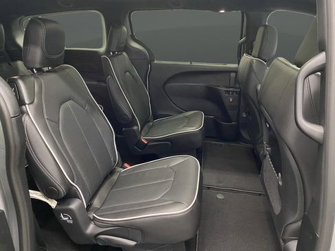 New 2026 Chrysler Pacifica Limited w/ S Appearance Package AWD/4WD image 35