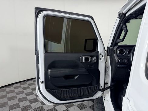 Used 2021 Jeep Wrangler Unlimited Sahara AWD/4WD image 32