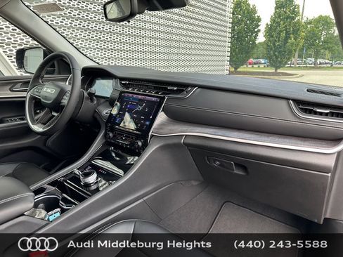 Used 2023 Jeep Grand Cherokee L Limited w/ Trailer Tow Group (B) AWD/4WD image 17