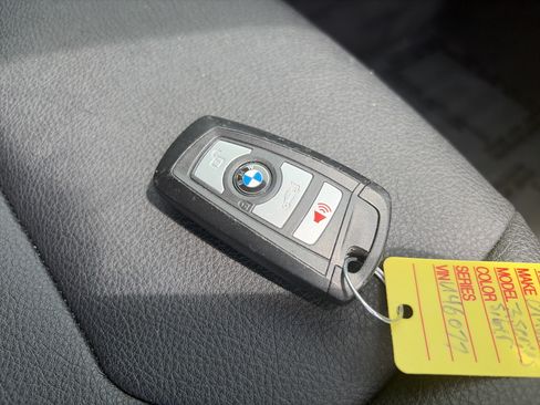 Used 2018 BMW 320i xDrive Sedan AWD/4WD image 28
