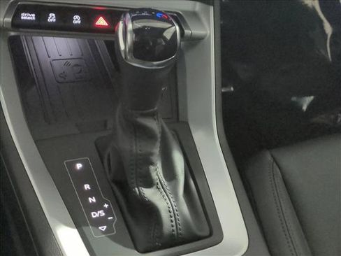 Certified 2025 Audi Q3 2.0T Premium w/ Convenience Package image 16