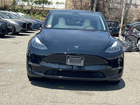 Used 2022 Tesla Model Y Long Range AWD/4WD image 2