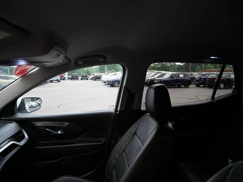 Used 2020 GMC Terrain SLT w/ Preferred Package FWD image 11