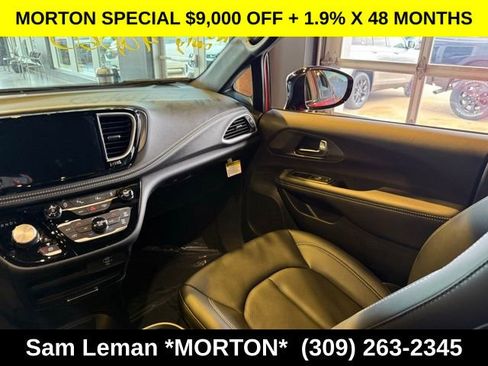 New 2026 Chrysler Pacifica Select FWD image 17