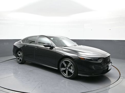 Used 2025 Honda Accord Sport image 4