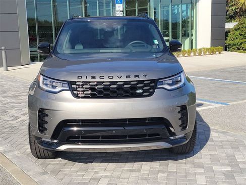 New 2025 Land Rover Discovery Dynamic SE image 8