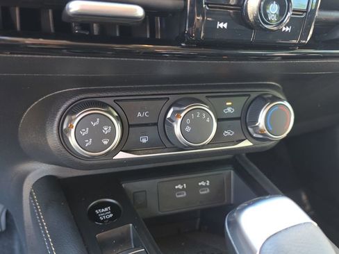 Used 2025 Nissan Kicks SV AWD/4WD image 28