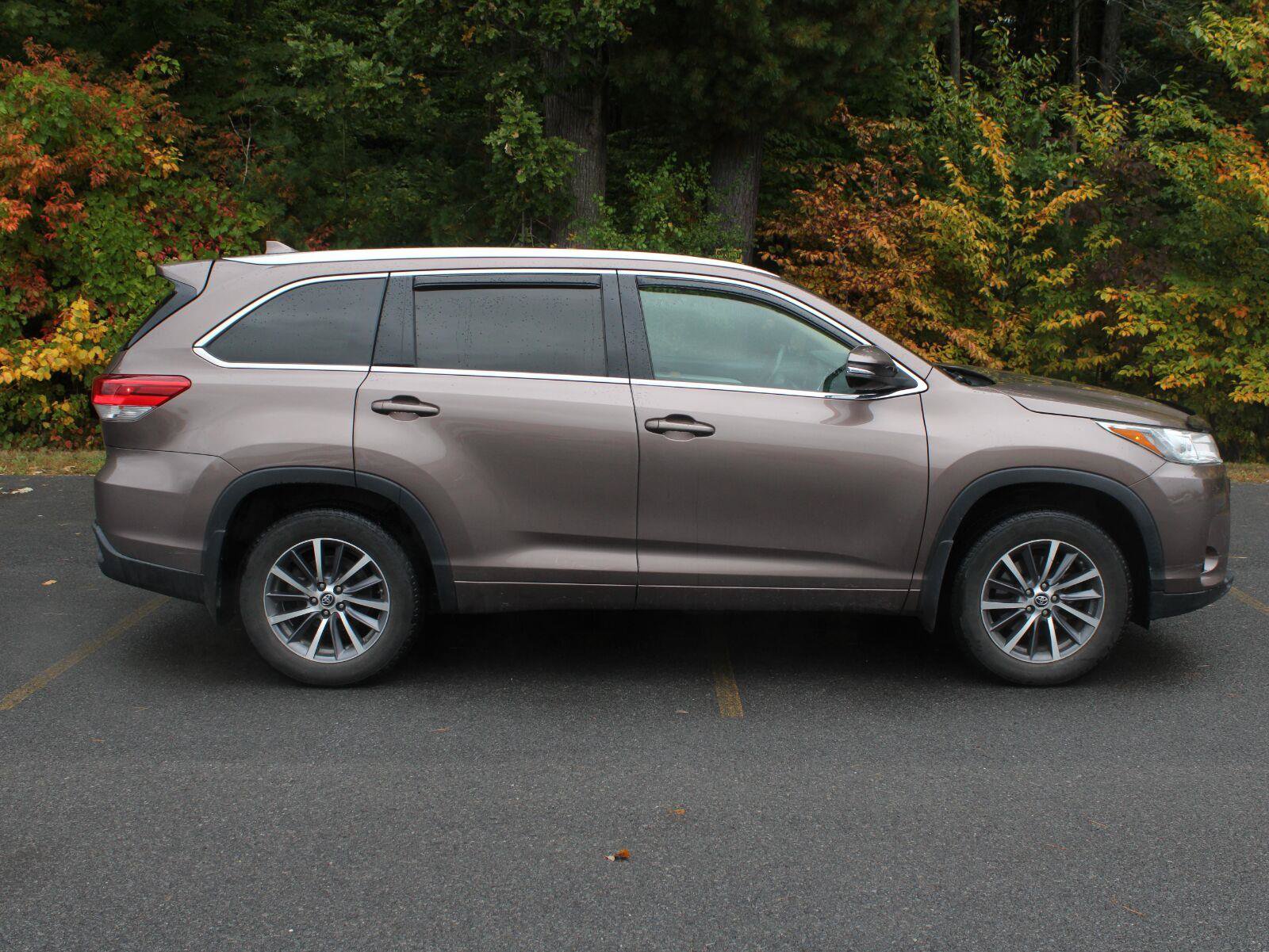 Used 2017 Toyota Highlander XLE AWD/4WD image 4