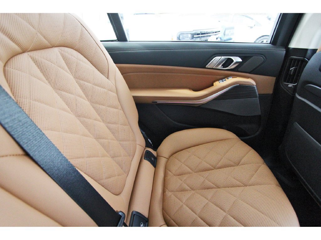 Used 2026 BMW X7 xDrive40i AWD/4WD image 11