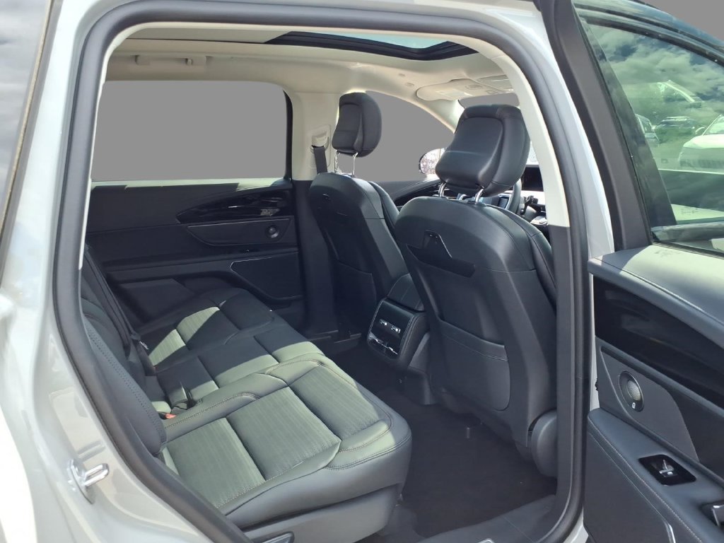 New 2026 Lincoln Nautilus Reserve w/ Jet Appearance Package AWD/4WD image 11