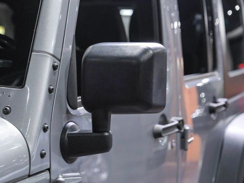 Used 2018 Jeep Wrangler Unlimited Sport S AWD/4WD image 36