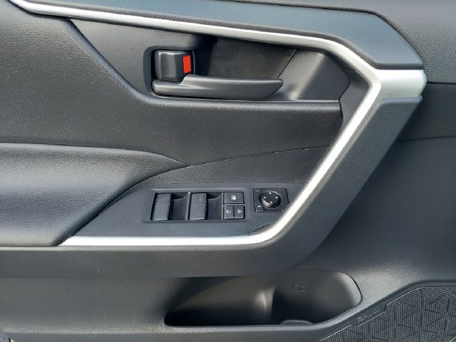 Used 2021 Toyota RAV4 SE w/ Weather & Moonroof Package AWD/4WD image 37