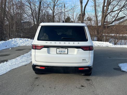 Used 2024 Jeep Wagoneer Series II w/ Flexible Seating Group image 4