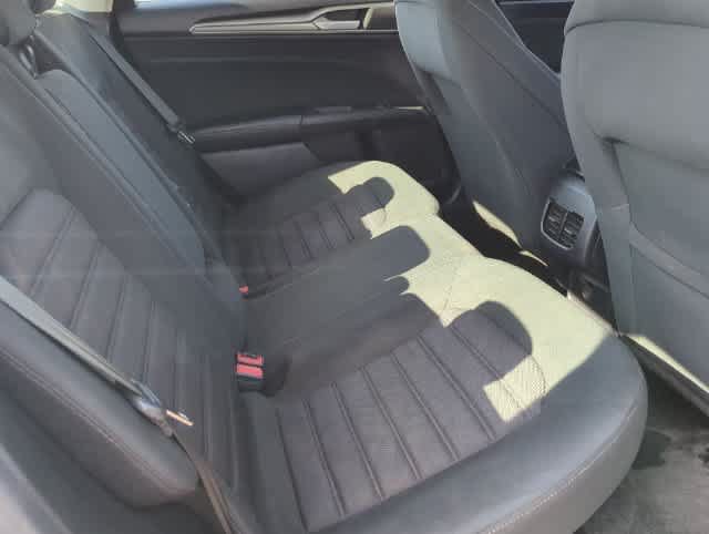 Used 2020 Ford Fusion SE FWD image 18