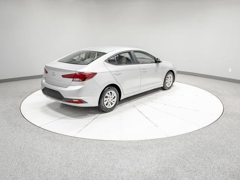 Used 2019 Hyundai Elantra SE FWD image 30