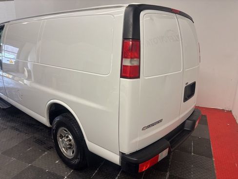 Used 2016 Chevrolet Express 2500 image 9