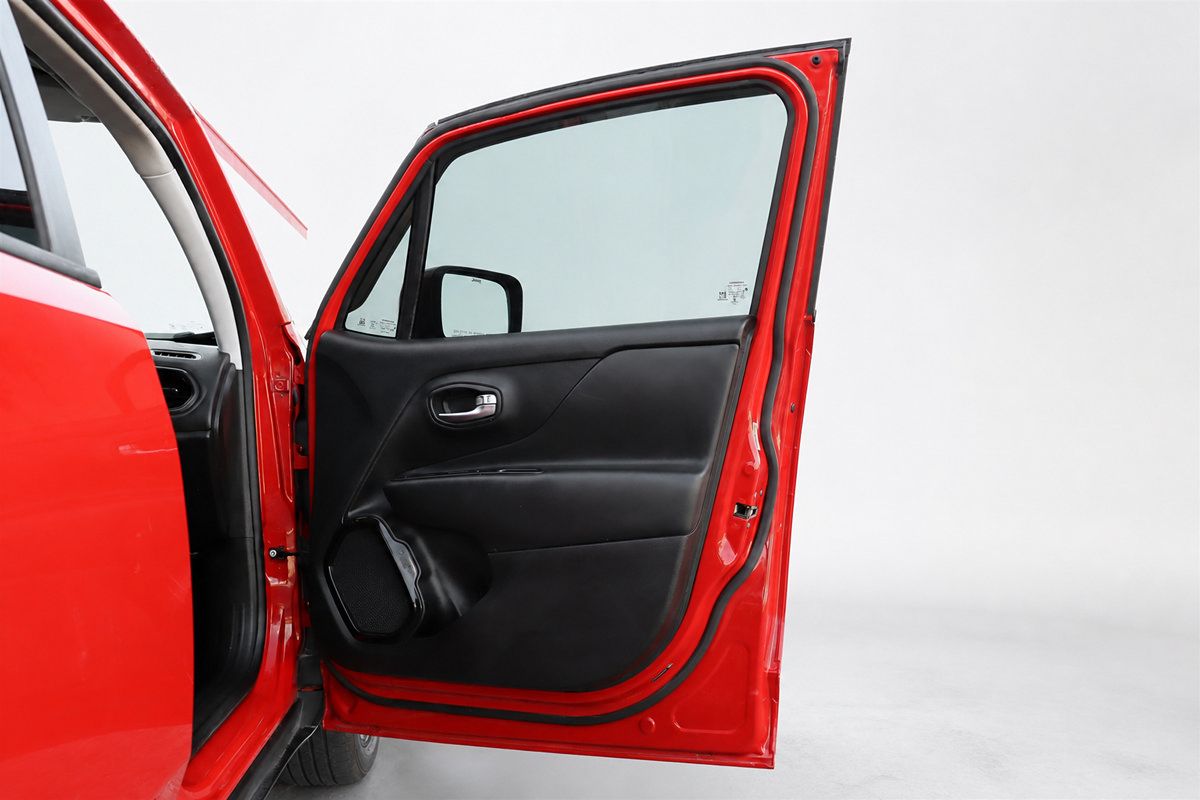 Used 2017 Jeep Renegade Altitude FWD image 20