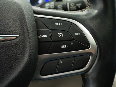 Used 2018 Chrysler Pacifica Touring-L Plus image 29