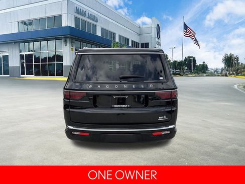 Used 2024 Jeep Wagoneer L Series II w/ Flexible Seating Group AWD/4WD image 5