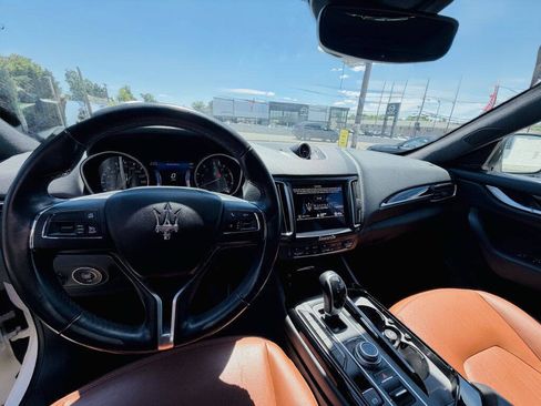 Used 2017 Maserati Levante AWD/4WD image 12