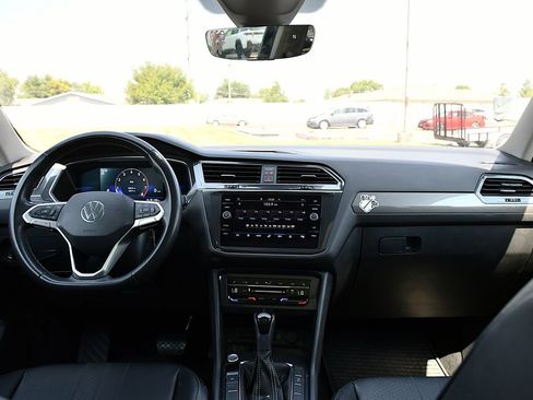 Used 2022 Volkswagen Tiguan SE FWD image 19