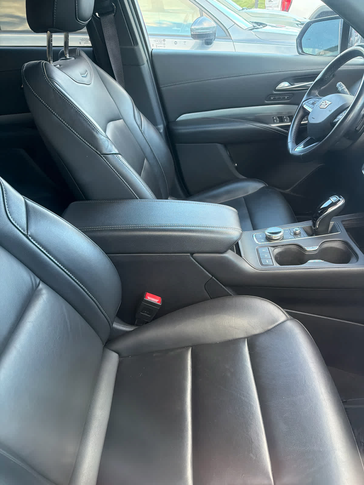 Used 2023 Cadillac XT4 Premium Luxury AWD/4WD image 4