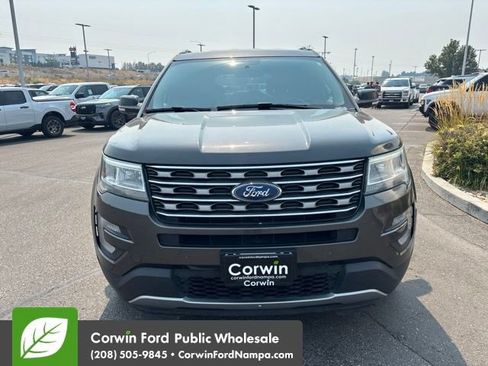 Used 2017 Ford Explorer XLT w/ Equipment Group 202A AWD/4WD image 2