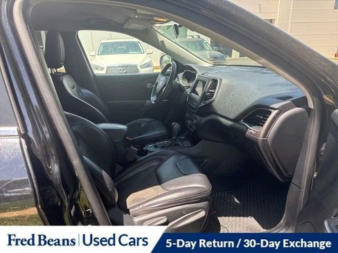 Used 2020 Jeep Cherokee Latitude Plus w/ Cold Weather Group AWD/4WD image 23