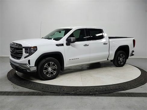 Used 2024 GMC Sierra 1500 SLT image 3