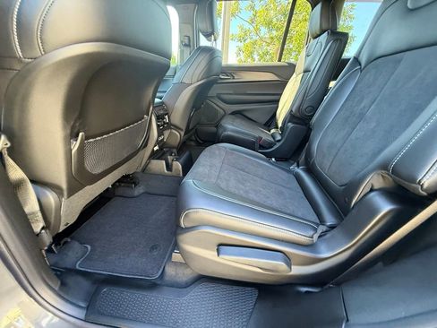 New 2025 Jeep Grand Cherokee L Altitude image 28