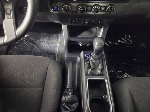 Used 2018 Toyota Tacoma TRD Off-Road AWD/4WD image 12