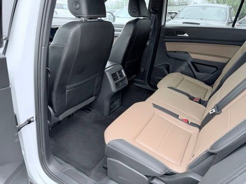 Used 2023 Volkswagen Atlas Cross Sport SE AWD/4WD image 19