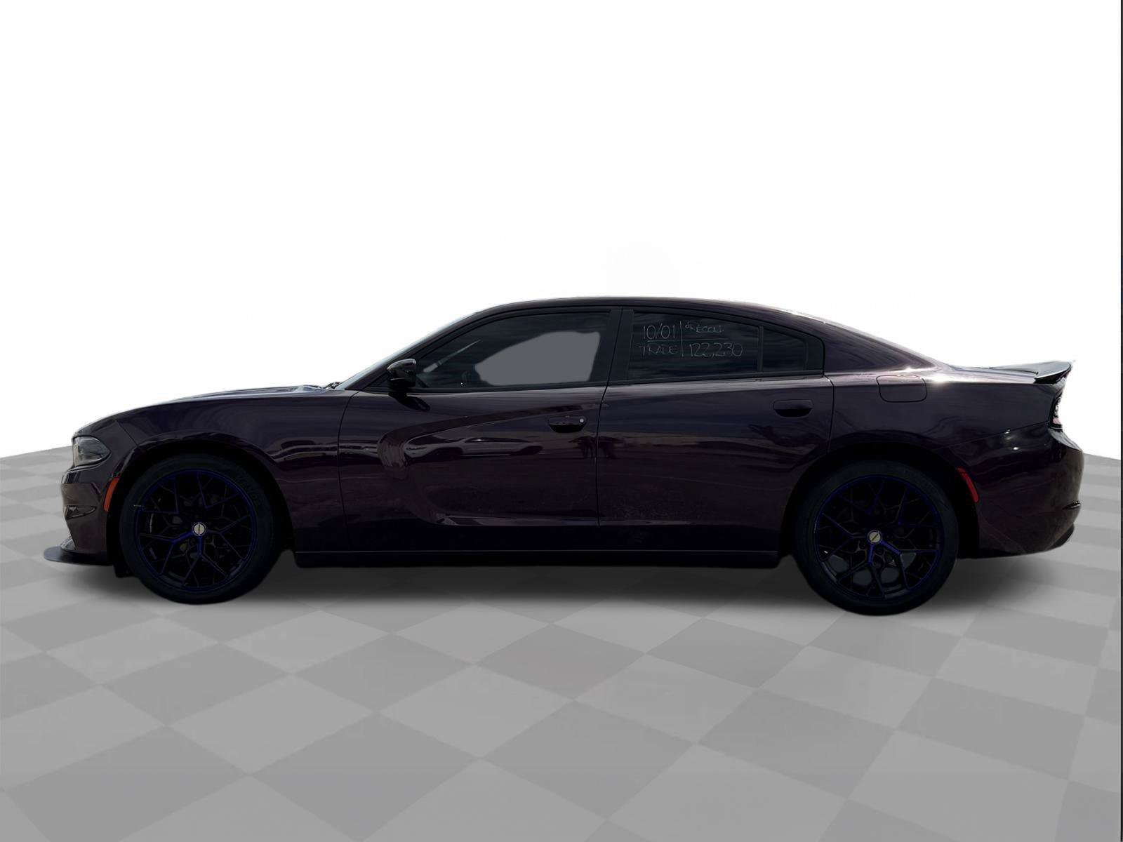 Used 2020 Dodge Charger SXT w/ Blacktop Package RWD image 2