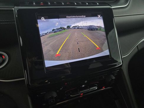 Used 2024 Jeep Grand Cherokee Altitude RWD image 11