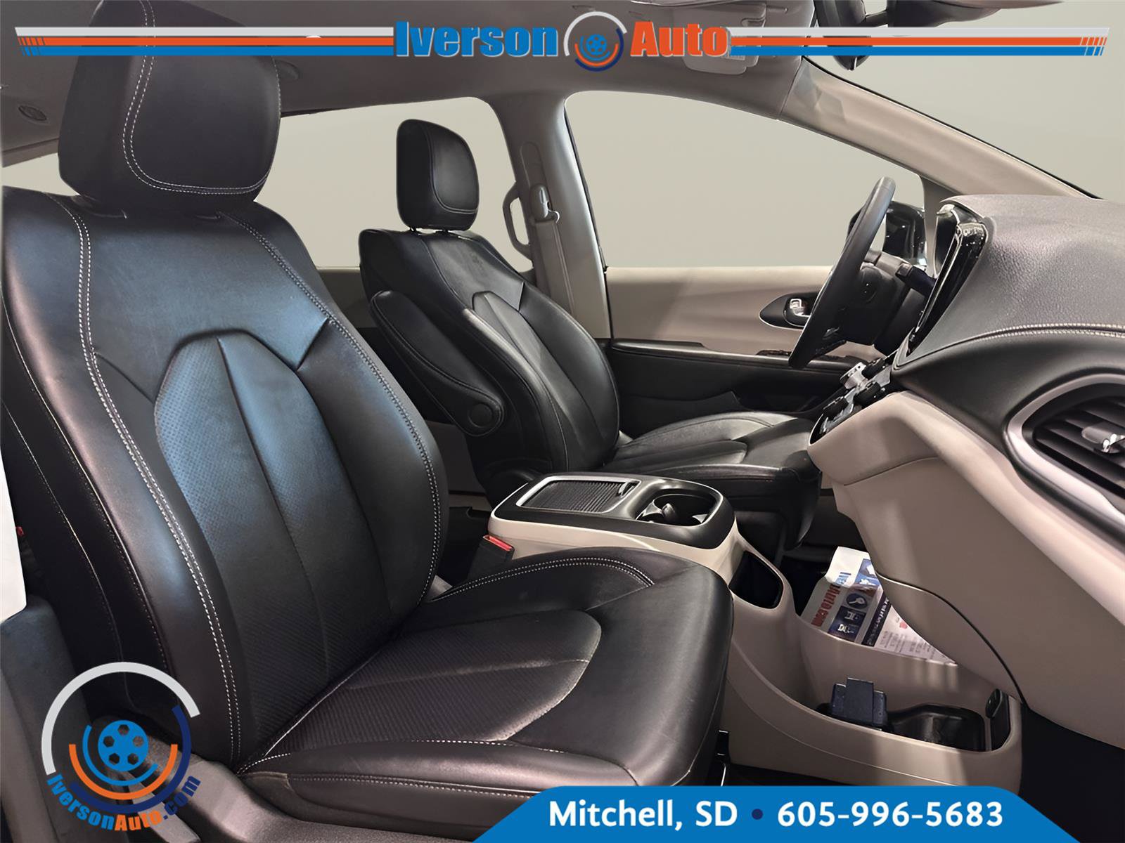 Used 2024 Chrysler Pacifica Touring-L AWD/4WD image 34