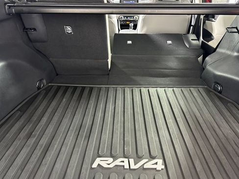 Used 2021 Toyota RAV4 XLE Premium AWD/4WD image 19