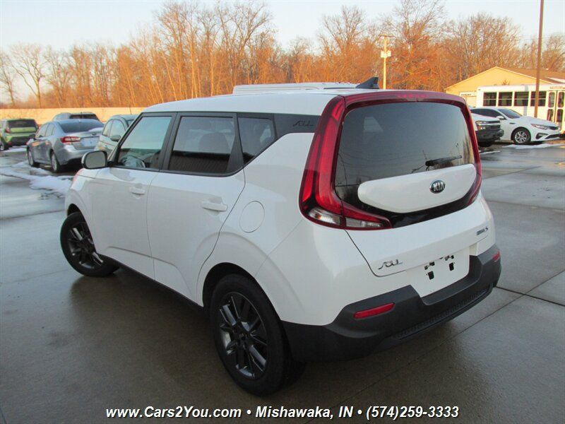Used 2021 Kia Soul S FWD image 4