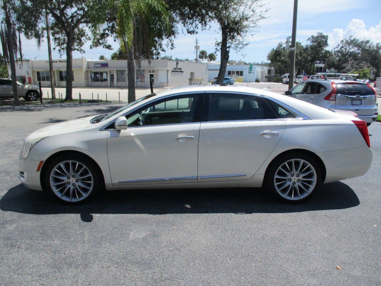 Used 2013 Cadillac XTS Platinum FWD image 5