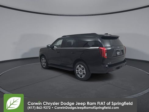 Used 2025 Ford Expedition Active AWD/4WD image 11