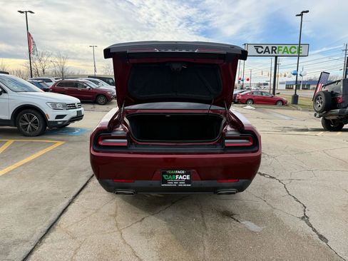 Used 2019 Dodge Challenger SXT w/ Plus Package image 11