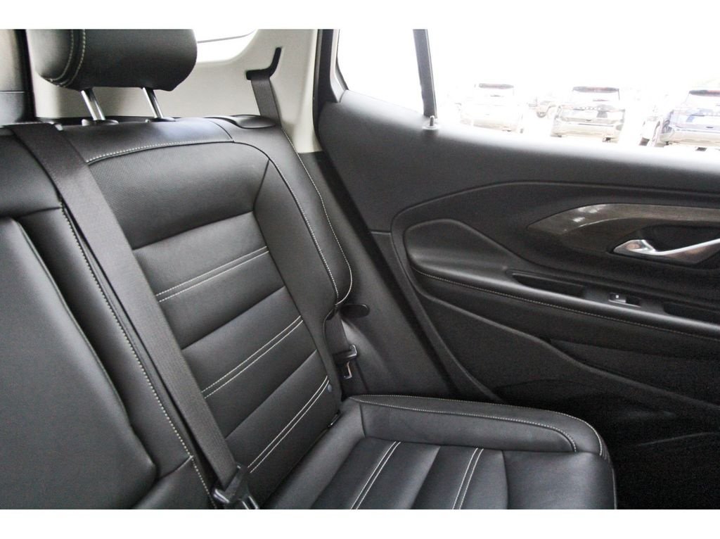 Used 2024 GMC Terrain Denali w/ Denali Premium Package AWD/4WD image 12