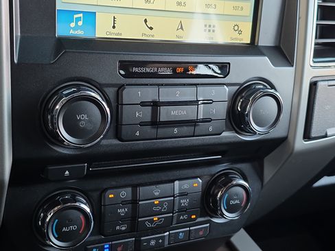 Used 2018 Ford F150 Lariat image 25